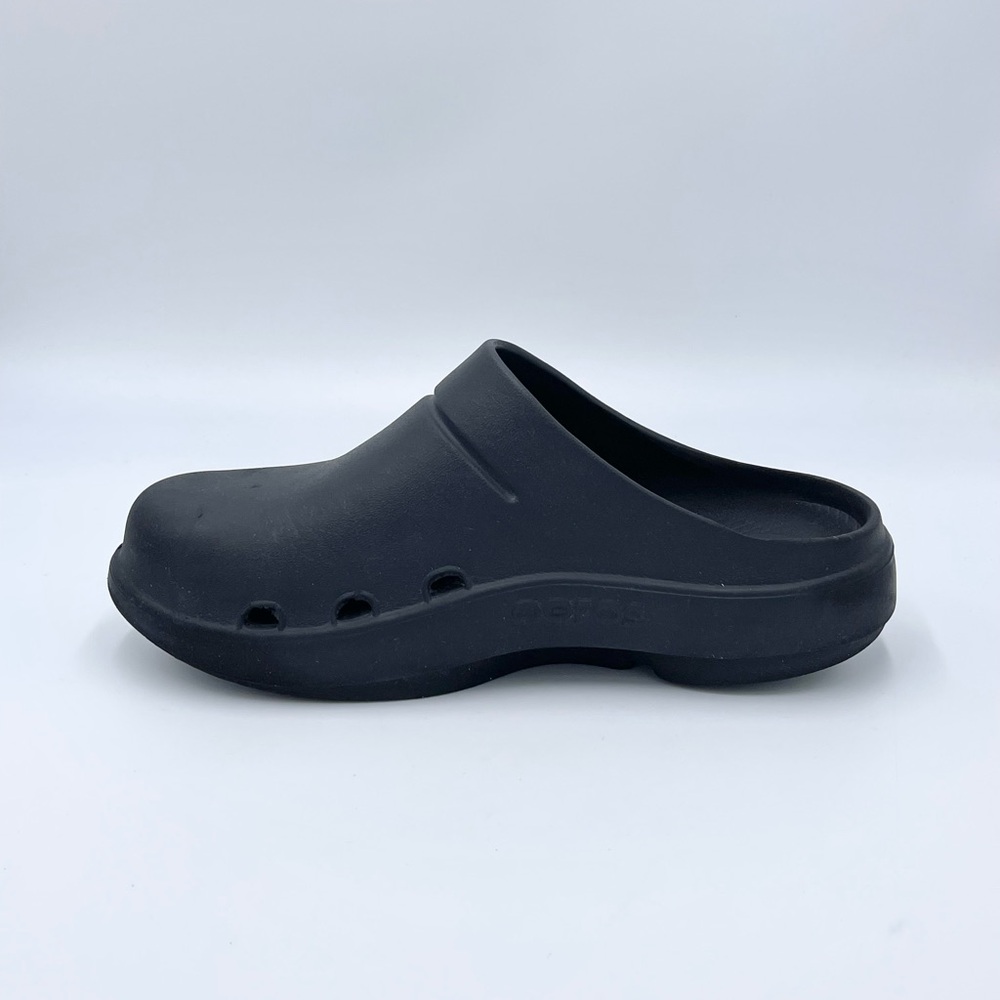 Oofos Ooclog Slip On Unisex Black Clog Women’s 7,… - image 7